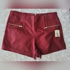 Forever 21 shorts size small in color maroon